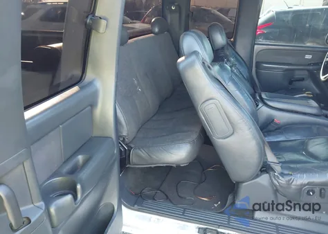 2000 Chevrolet Silverado 1500 Ls z USA, uszkodzony, nr VIN 2GCEC19T8Y1102551